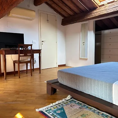 Chez Madame ゲストハウス フェラーラ